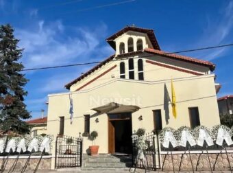 Σπαραγμός στην κηδεία του άτυχου κρεοπώλη που έκοψε κατά λάθος τη μηριαία αρτηρία του – Τραγικές εικόνες τώρα