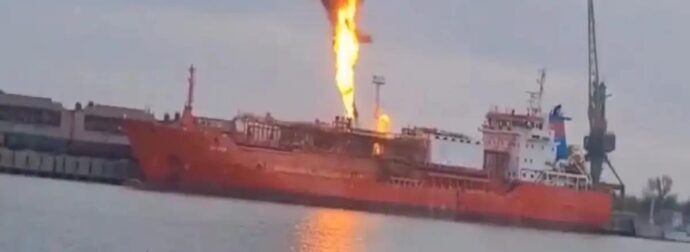 Συναγερμός στη Ρουμανία: Φωτιά σε τουρκικό τάνκερ από επίθεση ρωσικού drone στα σύνορα με την Ουκρανία – Εκκενώθηκε χωριό