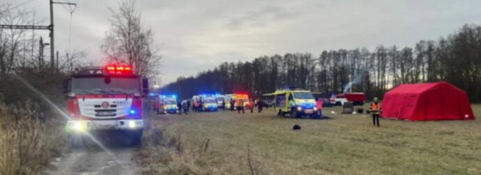 ΕΚΤΑΚΤΟ: ΣΥΓΚΡΟΥΣΗ ΤΡΕΝΩΝ – ΠΑΝΩ ΑΠΟ 40 ΟΙ ΤΡΑΥΜΑΤΙΕΣ