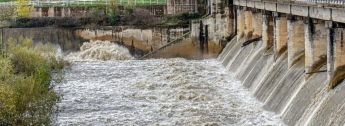 Υπερχείλισε ο Άραχθος: «Μην έρχεστε, είναι επικίνδυνα» η έκκληση του δημάρχου