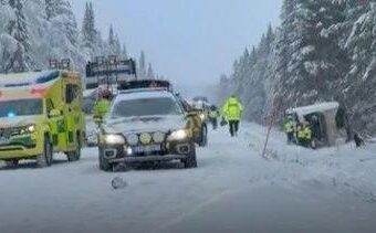 Συναγερμός σε ΕΚΑΒ και Πυροσβεστική: Λεωφορείο ανατράπηκε σε χαντάκι – 16 τραυματίες, οι 6 στο νοσοκομείο