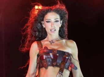 Η Ελένη Φουρέιρα χόρεψε… pole dancing στην πρεμιέρα της και προκάλεσε αντιδράσεις – Το βίντεο που κάνει το γύρο του διαδικτύου