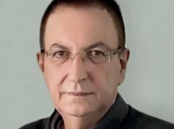 ΣΟΚ! ΔΥΣΤΥΧΩΣ ΕΙΝΑΙ ΑΛΗΘΕΙΑ – ΝΕΚΡΟΣ ΕΛΛΗΝΑΣ ΔΗΜΟΣΙΟΓΡΑΦΟΣ