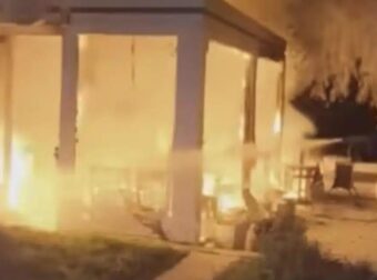 Λακωνία: Έκρηξη και φωτιά σε καφετέρια γεμάτη κόσμο στη Νεάπολη – Δεν υπήρξαν τραυματίες