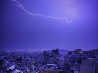 Κακοκαιρία: Σε κατάσταση «κόκκινου συναγερμού» 9 Περιφέρειες – Πού αναμένονται ισχυρά φαινόμενα