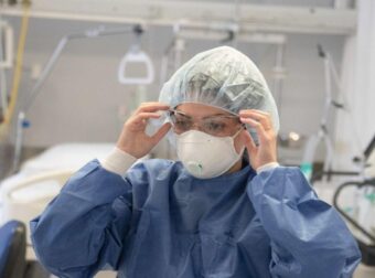 Επιστρέφει ο κορονοϊός – Μάσκες παντού