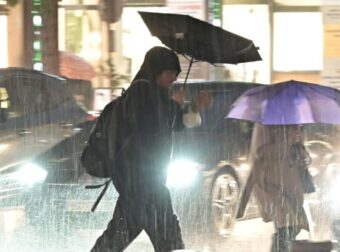 Κακοκαιρία Byron: Νεροποντή στην Αττική – Πλημμύρες και κλειστοί δρόμοι