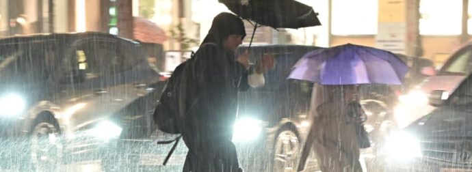 Κακοκαιρία Byron: Νεροποντή στην Αττική – Πλημμύρες και κλειστοί δρόμοι