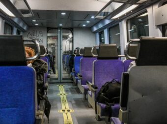 Η Hellenic Train διέκοψε τα δρομολόγια Λάρισα-Λειανοκλάδι λόγω υπερχείλισης του Ενιπέα