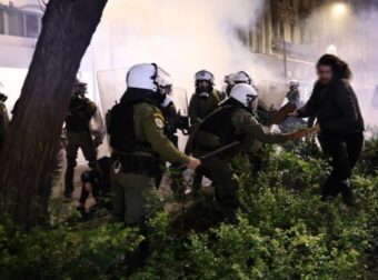 ΕΚΤΑΚΤΟ – ΕΠEIΣΟΔΙΑ ΚΑΙ ΧAOΣ ΣΤΟ ΚΕΝΤΡΟ ΤΗΣ ΑΘΗΝΑΣ – 8 ΣΥΛΛHΨΕΙΣ