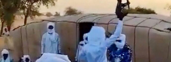 ΜΑΚΕΛΕΙΟ ΣΕ ΓΑΜΟ: ΚΑΛΕΣΜΕΝΟΣ ΣΚΟΤΩΣΕ ΤΟΝ ΓΑΜΠΡΟ – 57 ΝΕΚΡΟΙ