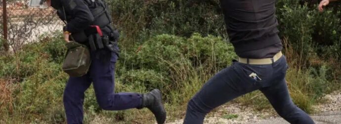 Αγρότης κατά αστυνομικού με την… κατσούνα – Η φωτογραφία από τα Χανιά που έγινε viral