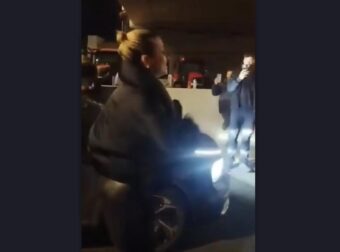 Διάσημες Ελληνίδες στα μπλόκα των αγροτών: Διαμαρτυρόμενη πάνω σε τρακτέρ μέχρι και η….