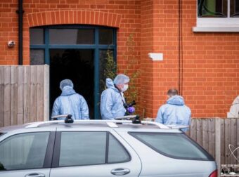 ΝΕΑ ΓΥΝΑΙΚΟΚΤΟΝΙΑ ΣΥΓΚΛΟΝΙΖΕΙ ΤΗ ΧΩΡΑ: ΣΚΟΤΩΣΕ ΤΗΝ ΚΟΠΕΛΑ ΤΟΥ ΜΕ ΕΝΑ…