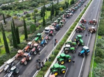 Τελεσίγραφο στους αγρότες να εγκαταλείψουν το λιμάνι του Βόλου έως τη 1 μ.μ. αλλιώς..