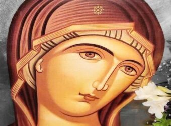 Η Παναγία δεν εγκαταλείπει ποτέ κανέναν, πάντα έχει τον τρόπο της να βοηθάει, είναι μια τεράστια αγκαλιά για όλους