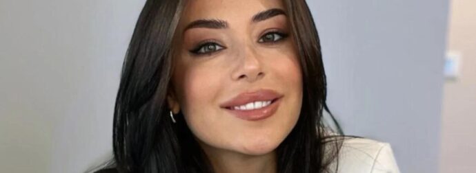 Αφροδίτη Λατινοπούλου: «Πρέπει να επιστρέψει η ποδιά στα ελληνικά σχολεία»