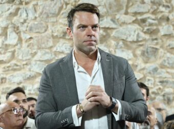 ΒΟΜΒΑ ΚΑΣΣΕΛΑΚΗ – ΑΠΟΧΩΡΕΙ ΑΠΟ ΤΗΝ ΠΟΛΙΤΙΚΗ; Η ΑΝΑΚΟΙΝΩΣΗ