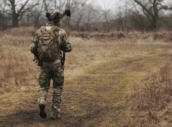 ΥΠΕΘΑ για αναβολές στράτευσης: Φοιτητές ή κάτοικοι εξωτερικού δεν επηρεάζονται από το νέο νομοσχέδιο