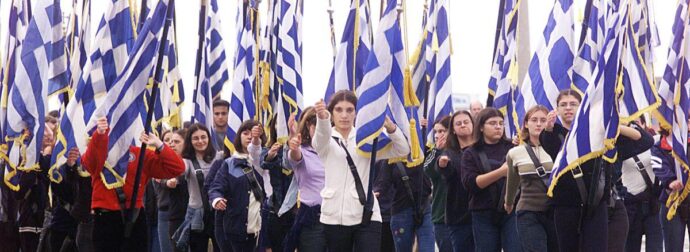 Σαν σήμερα, 22 Δεκεμβρίου 1978: Δια νόμου επιβάλλεται η χρήση μιας και μοναδικής ελληνικής σημαίας, αυτή της θαλάσσης, με 9 ρίγες