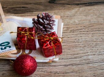 Δώρο Χριστουγέννων 2025: Τι να κάνετε αν δεν σας καταβλήθηκε μέχρι την Παρασκευή 19 Δεκεμβρίου; Οδηγός για το Αυτόφωρο και τις Κυρώσεις