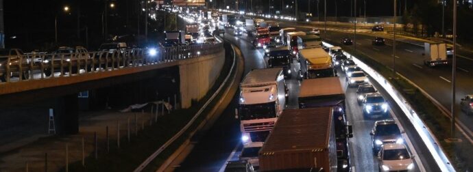 Πυρετός στον Κηφισό: Τραυματίστηκε μοτοσικλετιστής σε τροχαίο – Η κίνηση στους δρόμους