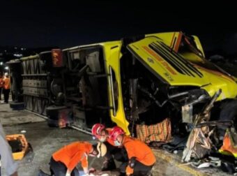 Δεκαέξι νεκροί σε τροχαίο στο οποίο ενεπλάκη λεωφορείο στην Ινδονησία