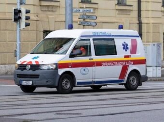 Γέμιζε ο τόπος ασθενοφόρα και νεκροφόρες: Κατάρρευση οροφής μέσα σε πασίγνωστη εταιρία – Τρεις νεκροί 23,31 και 41 ετών