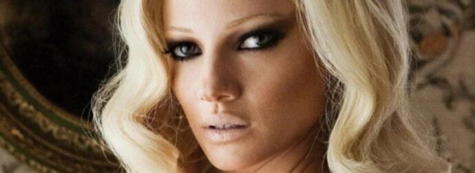 Αγνώριστη η Τζούλια Αλεξανδράτου: Με ροζ μαλλί στο πανάκριβο αυτοκίνητο της (ΦΩΤΟ)