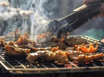 Τσικνοπέμπτη 2026: Ποια ημέρα πέφτει – Θα σας εκπλήξει