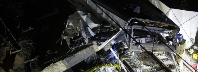 ΝΕΑ ΣΙΔΗΡΟΔΡΟΜΙΚΗ ΤΡΑΓΩΔΙΑ: ΕΚΤΡΟΧΙΑΣΤΗΚΕ ΕΠΙΒΑΤΙΚΗ ΑΜΑΞΟΣΤΟΙΧΙΑ – ΝΕΚΡΟΣ Ο ΜΗΧΑΝΟΔΗΓΟΣ