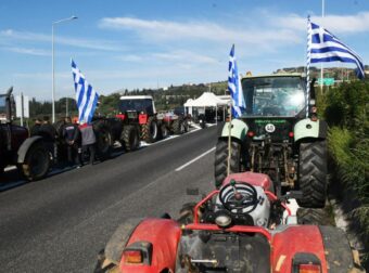 ΕΚΤΑΚΤΟ: ΑΝΑΤΡΟΠΗ ΜΕ ΤΟΥΣ ΑΓΡΟΤΕΣ – ΒΓΑΙΝΟΥΝ ΞΑΝΑ ΣΤΟΥΣ ΔΡΟΜΟΥΣ