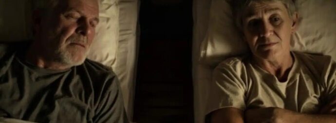 Γιατί πολλά ζευγάρια κοιμούνται χωριστά μετά τα 50;