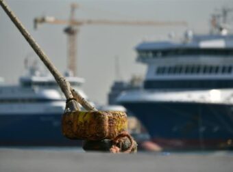 Ακυρώνονται όλα τα δρομολόγια – Δεμένα τα πλοία