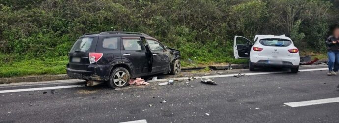 Σοκαριστικό τροχαίο στον ΒΟΑΚ – Μια γυναίκα χωρίς τις αισθήσεις της, 3 τραυματίες (Φωτογραφίες)