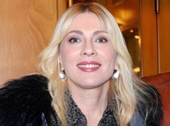 Χαμογελάει ξανά η Σμαράγδα Καρύδη: Νέος άνδρας στην ζωή της μετά τον χωρισμό από τον Θοδωρή Αθερίδη;