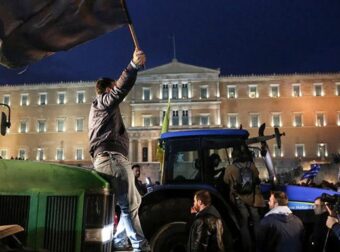 ΕΚΤΑΚΤΟ ΑΠΟ ΑΓΡΟΤΕΣ ΣΤΟ ΣΥΝΤΑΓΜΑ