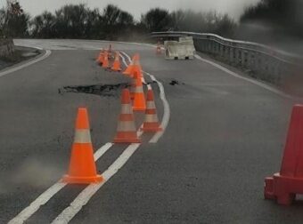 ΤΩΡΑ: ΜΗΝ ΠΑΤΕ ΠΟΥΘΕΝΑ – ΕΚΤΑΚΤΗ ΔΙΑΚΟΠΗ ΚΥΚΛΟΦΟΡΙΑΣ ΟΛΩΝ ΤΩΝ ΟΧΗΜΑΤΩΝ, ΤΟΥΣ ΓΥΡΝΑΝΕ ΠΙΣΩ