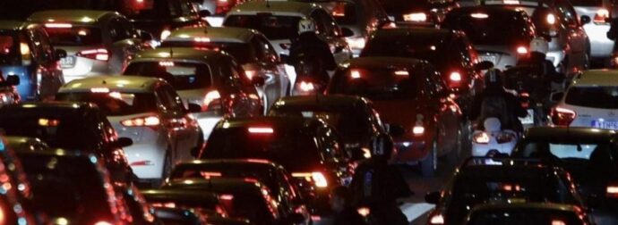 Χάος στις εθνικές οδούς: 60 χιλιόμετρα ουρά στην Αθηνών-Λαμίας και 50 στην Αθηνών-Κορίνθου