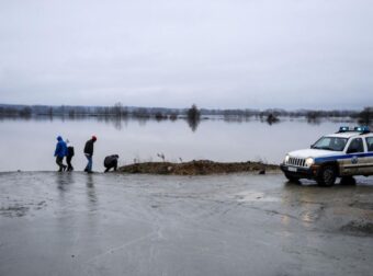 ΠΝΙΓΕΤΑΙ Η ΧΩΡΑ: Πλημμύρες στον Έβρο – Κλειστός ο δρόμος Λουτρών-Δαδιάς λόγω καθίζησης του οδοστρώματος