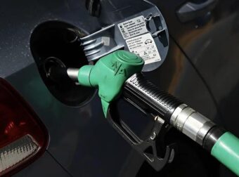 Βενζίνη: Πόσο αναμένεται να αυξηθούν οι τιμές από την Τρίτη