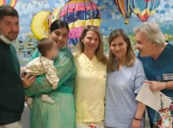 «Η ζωή νίκησε τον θάνατο»: Εκτός ΜΕΘ το μωρό από τη Ζάκυνθο που είχε προσβληθεί από μηνιγγίτιδα