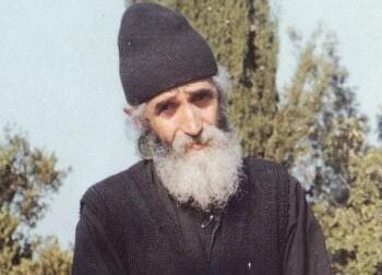 «Έρχεται το μεγάλο τέλος για την Ελλάδα…»: Πανελλήνιο «τράνταγμα» με την προφητεία του Αγίου Παϊσίου