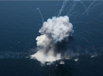 Νέο χτύπημα των ΗΠΑ σε ιρανικά πλοία στα Στενά του Ορμούζ