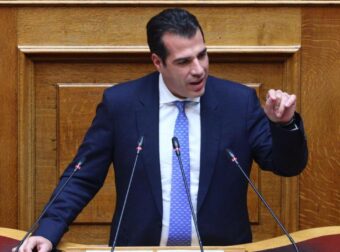 Πλεύρης: Σε εξέταση το πλαίσιο για τη μπούρκα