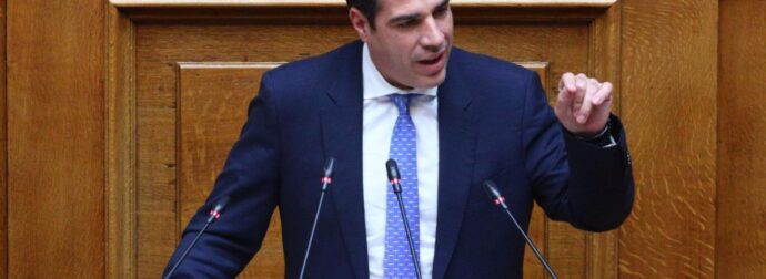 Πλεύρης: Σε εξέταση το πλαίσιο για τη μπούρκα