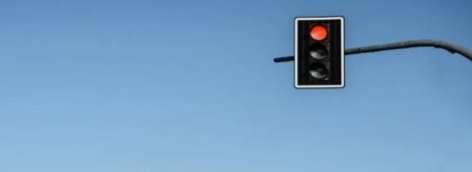 Αλλάζουν τα φανάρια κυκλοφορίας: Ποιο θα είναι το τέταρτο χρώμα και ποια η λειτουργία του