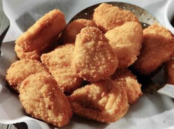 Ανακαλούνται κοτομπουκιές από δύο μεγάλες αλυσίδες σούπερ μάρκετ