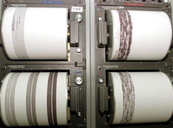 ΣΟΚ ΣΤΗ ΧΩΡΑ ΜΑΣ: ΤΕΣΣΕΡΙΣ ΑΠΑΝΩΤΟΙ ΣΕΙΣΜΟΙ ΤΑΡΑΚΟΥΝΙΣΑΝ ΠΟΛΛΕΣ ΠΕΡΙΟΧΕΣ – ΣΕ ΠΑΝΙΚΟ ΟΙ ΚΑΤΟΙΚΟΙ