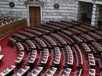 ΕΚΤΑΚΤΟ: Παραίτηση ΒΟΜΒΑ από την Βουλή